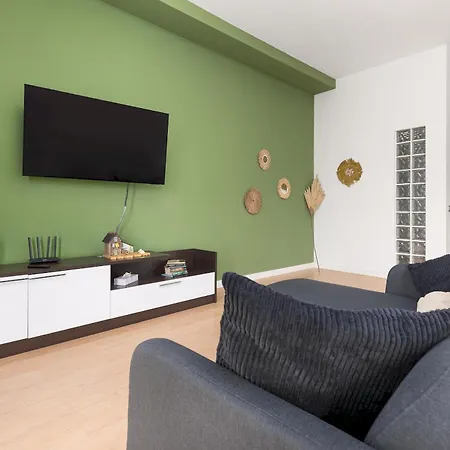 Home2book Modern With Pool In