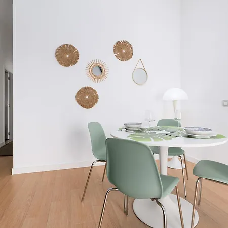 Home2book Modern With Pool In *